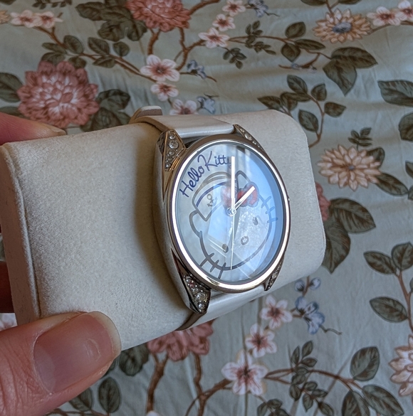 Hello Kitty Watch - Picture 3 of 6